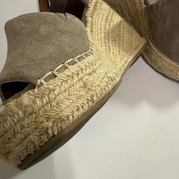 Steve Madden Taupe Wedge Sandals - Picture 14 of 16